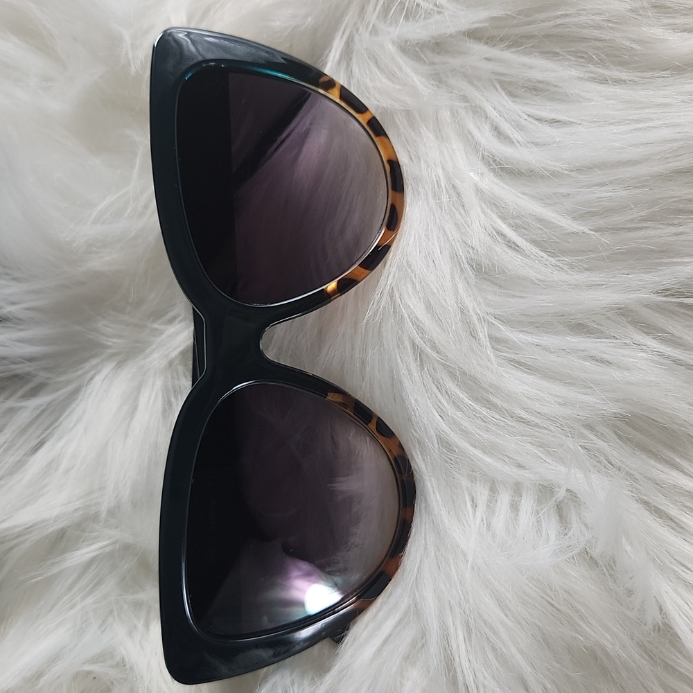 Fashion Sunglasses, women's green and Tortoise shell sunglasses. - Picture 3 of 9